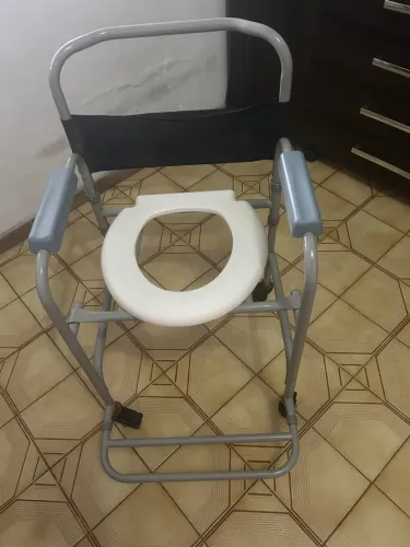 Vendo cadeira higiênica usada em bom estado