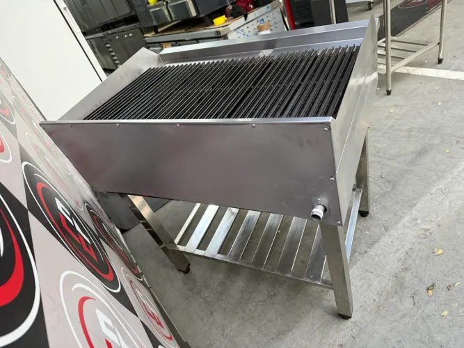VENDO UM CHAR BROILER A GÁS VENÂNCIO 