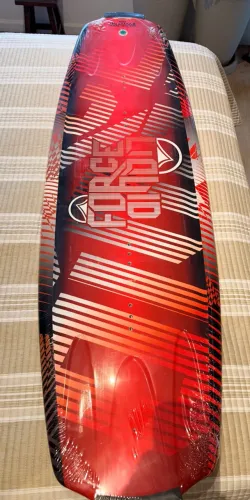 Wakeboard Liquid force Evolution 139 Zero bala no plástico R$ 2500