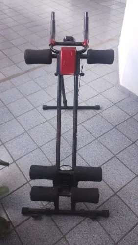 Fitns Polishop 5 Minutos, um equipamento de exercícios abdominais dobrável