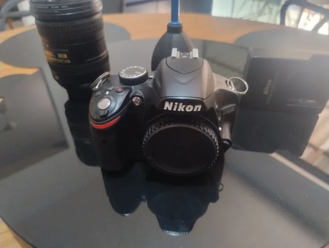 Câmera NikonD3200 com lente 18-200mm