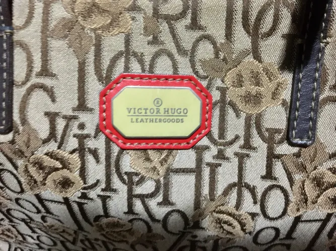 Linda Bolsa Victor Hugo 100% Original com o tradicional monograma da marca !