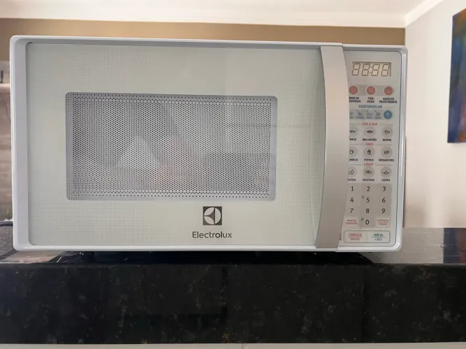 Vendo Micro-ondas Electrolux 20L Branco com Função Tira Odor 