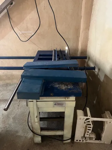 ESQUADREJADEIRA E DESEMPENA