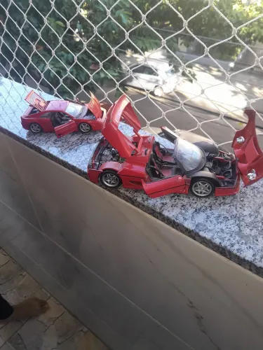 2 Ferraris F355 berlinetta 1/24 e Ferrari F50 maisto 1/18 na promoção item de colecionador