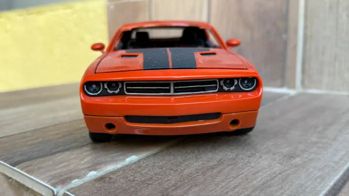 Dodge Challenger (Maisto) - Miniatura 1/18