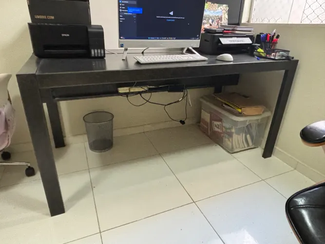 Mesa de escritório Tokstok em aço maciço 