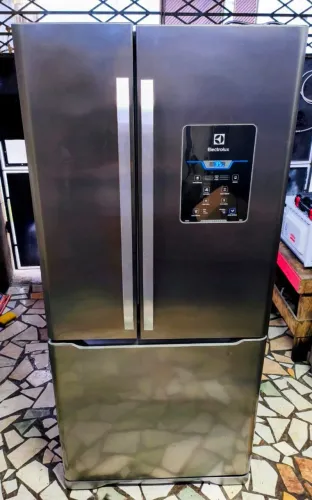 Refrigerador Electrolux 579litros 220v.<br>R$2650,00<br>Três meses de garantia.