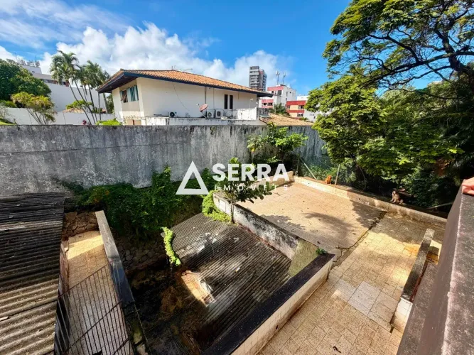 RIO VERMELHO | TERRENO | 2.880m² | 510m² DE ÁREA CONSTRUIDA | VISTA MAR | ACESSO POR 2 RUA
