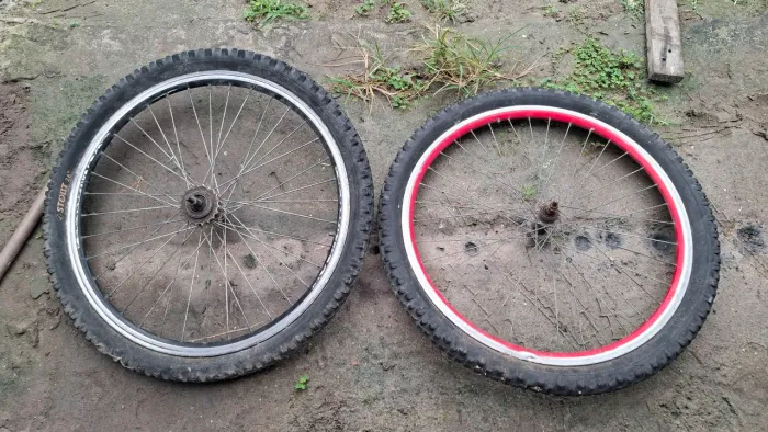 Par de rodas aro 26 completas com pneus - usadas