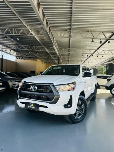 Toyota Hilux CD SR 4X4 2.8 TDI Diesel Aut. 2024