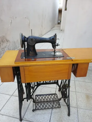 Máquina de Costura antiga Singer