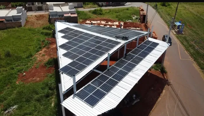 GALPÃO DE ESQUINA COM PAINEL SOLAR - ÓTIMA OPORTUNIDADE DE INVESTIMENTO