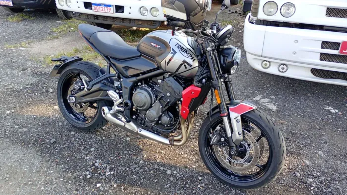 Vendo Triumph Trident impecável