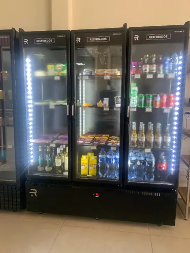 Expositor refrigerado 3 portas Refrimate 220volts