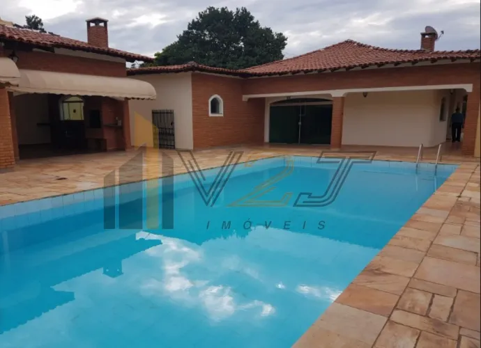 Casa térrea para locação ou venda no Condomínio Marambaia em Vinhedo/SP