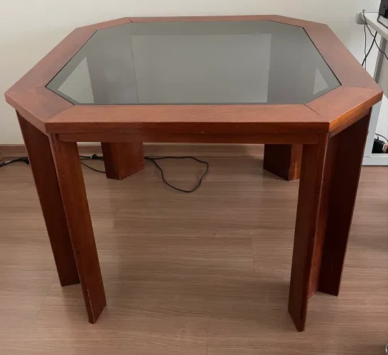 Mesa de jantar quadrada de madeira maciça com tampo de vidro 1x1m