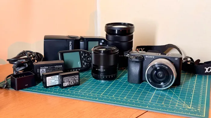 Kit Sony A6400 Completo + Lentes + Flash + Rádio | Com Caixa e NF
