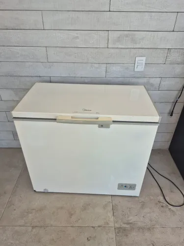 Freezer Horizontal Midea 202L 127V - Dupla Função (Geladeira e Freezer)