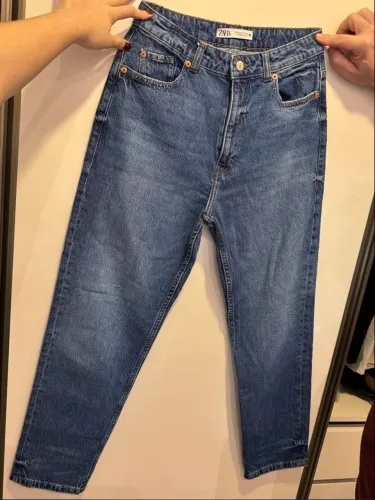 Calça Zara Azul modelo mom