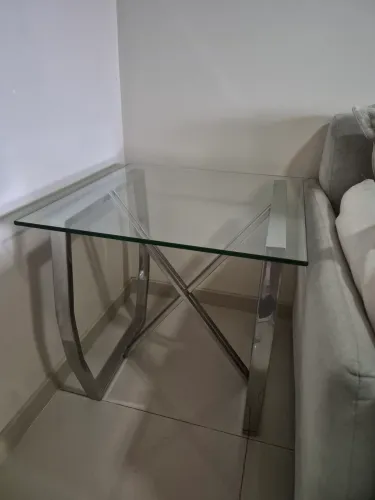 Mesa lateral por R$ 499,00! Pra desapegar por motivo de mudança.