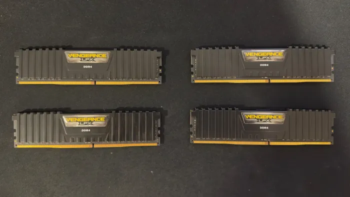 Memória RAM DDR4 Corsair 16gb (4x4GB) 3000mHz