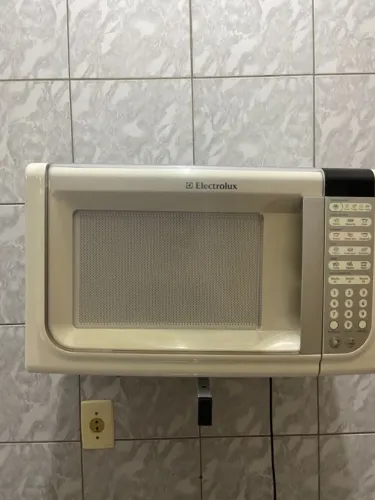 Micro-ondas Electrolux Branco + Suporte de Parede Incluso