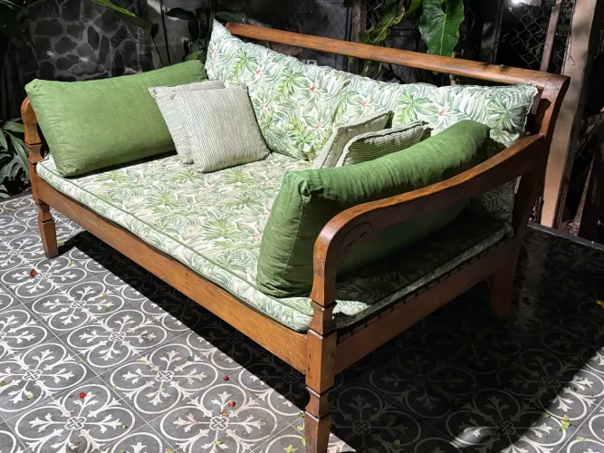 Chaise tipo "surubão", lindíssima. Acompanha estofado completo!