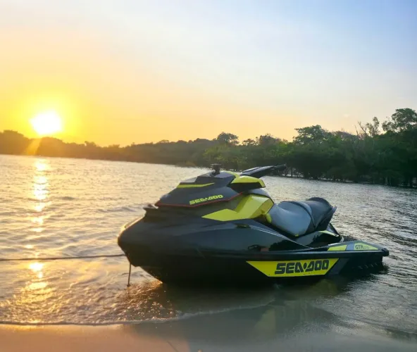 Vendo Jet-ski Seadoo GTR215 - Ano 2016 - 03 Lugares, Super conservado. Com a Carretinha.