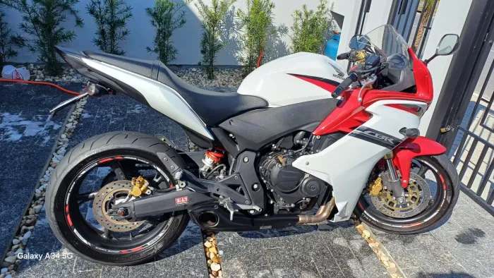 Raridade vendo CBR 600 impecável.