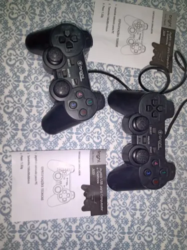 Par de Joystick Gamers, novo na caixa, com nota fiscal.