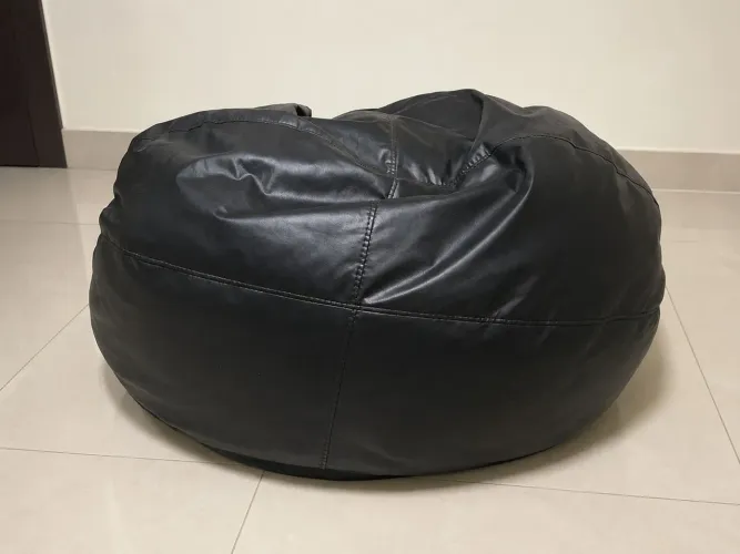 Puff Grande Preto em Couro Sintético - 120 cm