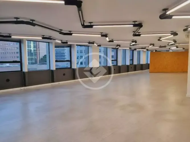Laje comercial / Sala comercial com 286m2 - 6 vagas e um incrível Rooftop - Vila Olimpia c