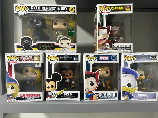 COLEÇÃO DE FUNKOS POP DE PERSONAGENS VARIADOS