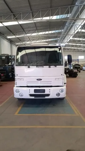 Caminhão Ford 2422 2005