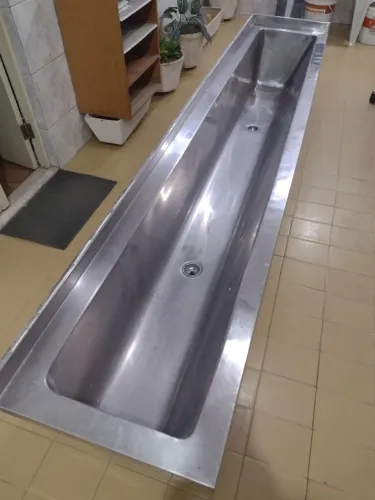 Lavatório coletivo inox, ótimo estado de conservação, sem avarias, oportunidade!