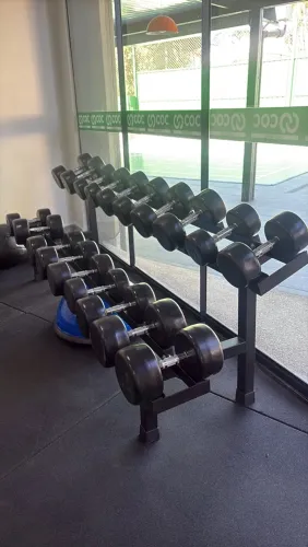 Mesa de Dumbells 12 a 30kg - Pegada cromada