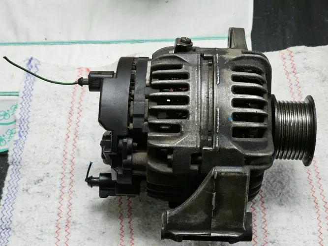 Alternador para caminhão VW 8120 90 ampères