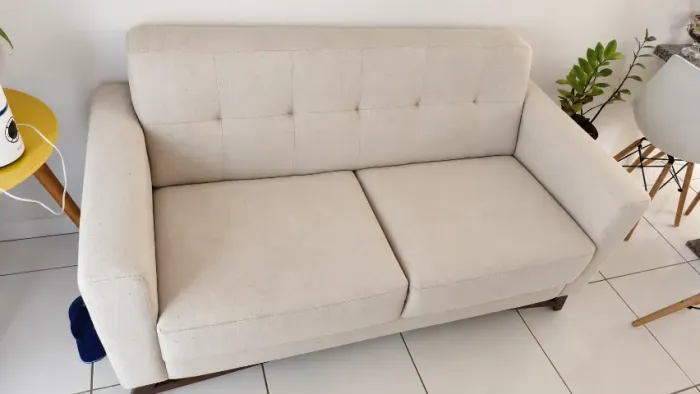 Sofá de 2 lugares bege