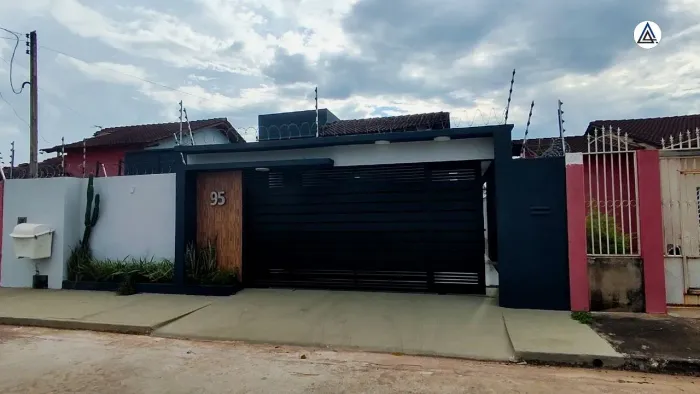 Aluguel. Casa 2 quartos sendo 1 suíte master. Cidade Satélite. 
