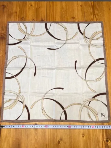 lenço foulard burberry estampa cintos bege marrom 100% original