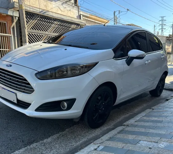 Ford Fiesta SE 1.6 8V Flex 5P 2014