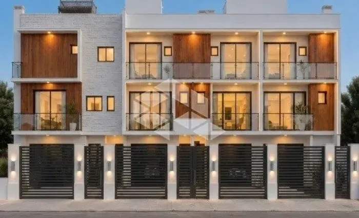 Sobrado triplex à venda no bairro Cinquentenário, Caxias do Sul/RS