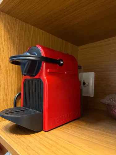 Máquina de Café Nespresso Vermelha
