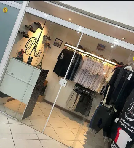 Prensa termina, Manequim, araras, balcão, cabides, roupas 