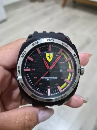 Relógio Scuderia Ferrari Aerodinâmico 