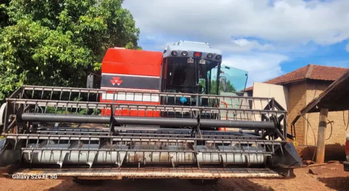 Colheitadeira Massey Ferguson