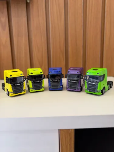 Miniatura caminhão Scania trucado, em metal