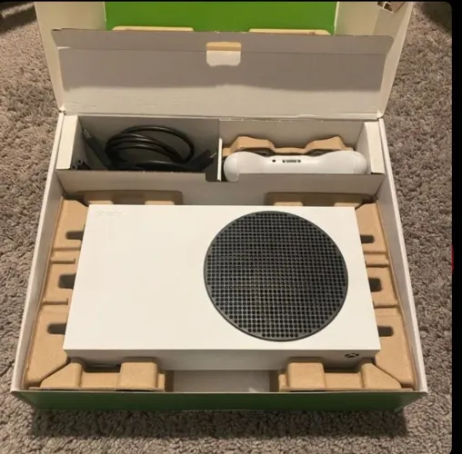 Xbox Series S 512GB Branco + Controle Original - Completo e em Ótimo Estado