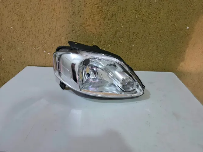 Farol direito Fox / SpaceFox / CrossFox 2003/2004/2005/2006/2007/2008/2009/2010